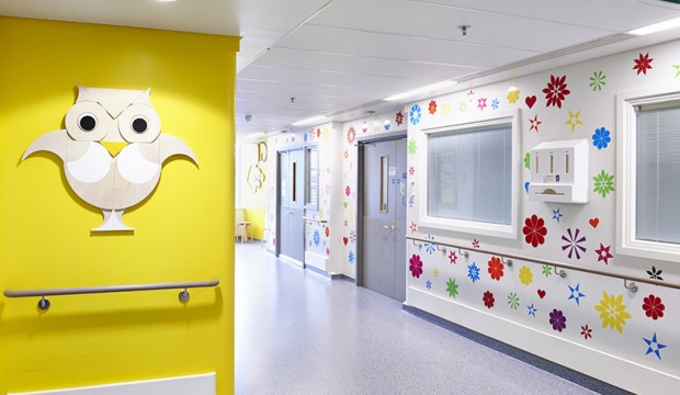 15 artistes Londoniens relookent un hôpital pour enfants
