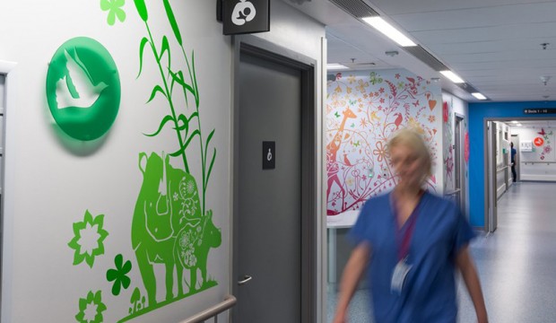 15 artistes Londoniens relookent un hôpital pour enfants